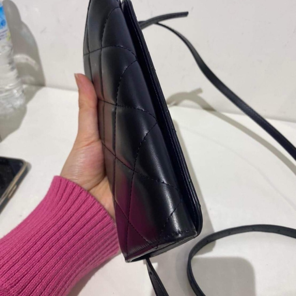 Balenciaga Quilted B dot sling bag in black leather - Picture 6 of 13